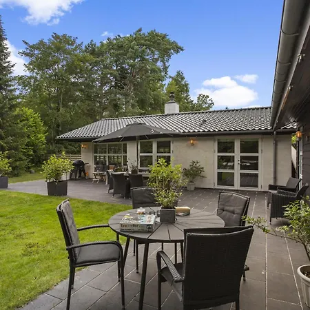 With A Wilderness Bath, Only 100 Meters From The Lovely Beach, Holiday home Boto By
