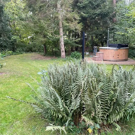 Dom wakacyjny With A Wilderness Bath, Only 100 Meters From The Lovely Beach,