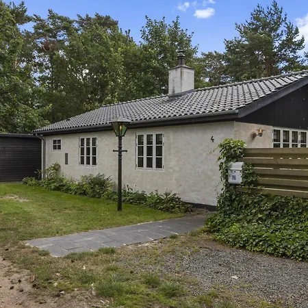 With A Wilderness Bath, Only 100 Meters From The Lovely Beach, Holiday home *