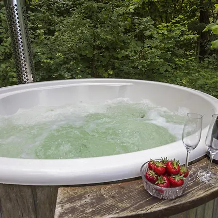 Dom wakacyjny With A Wilderness Bath, Only 100 Meters From The Lovely Beach, *